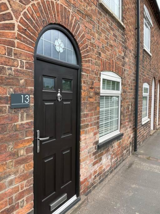 Charming Terrace Home, Nantwich -Near Train Station & Town Dış mekan fotoğraf